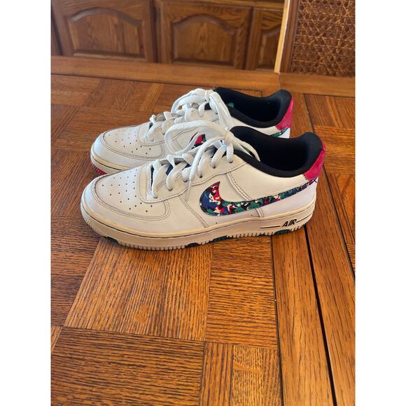 Nike Air Force One Low crayon white sneaker size 5 - Picture 3 of 7